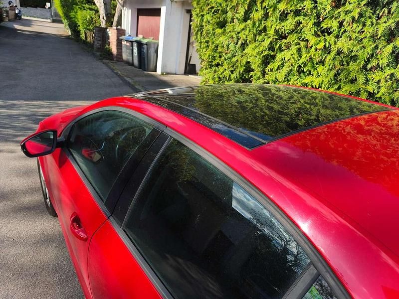 Second-hand Skoda Octavia Elegance 105 CP (77 kW) 2014 Roșu Hatchback