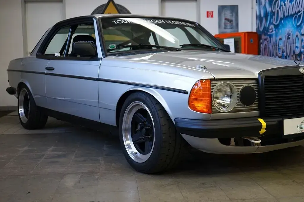Gebraucht Mercedes 280 209 PS (153 kW) 1980 Silber