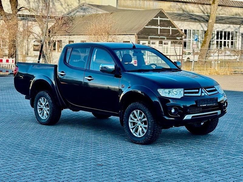 Gebraucht Mitsubishi L200 178 PS (130 kW) 2014 Schwarz Pickup