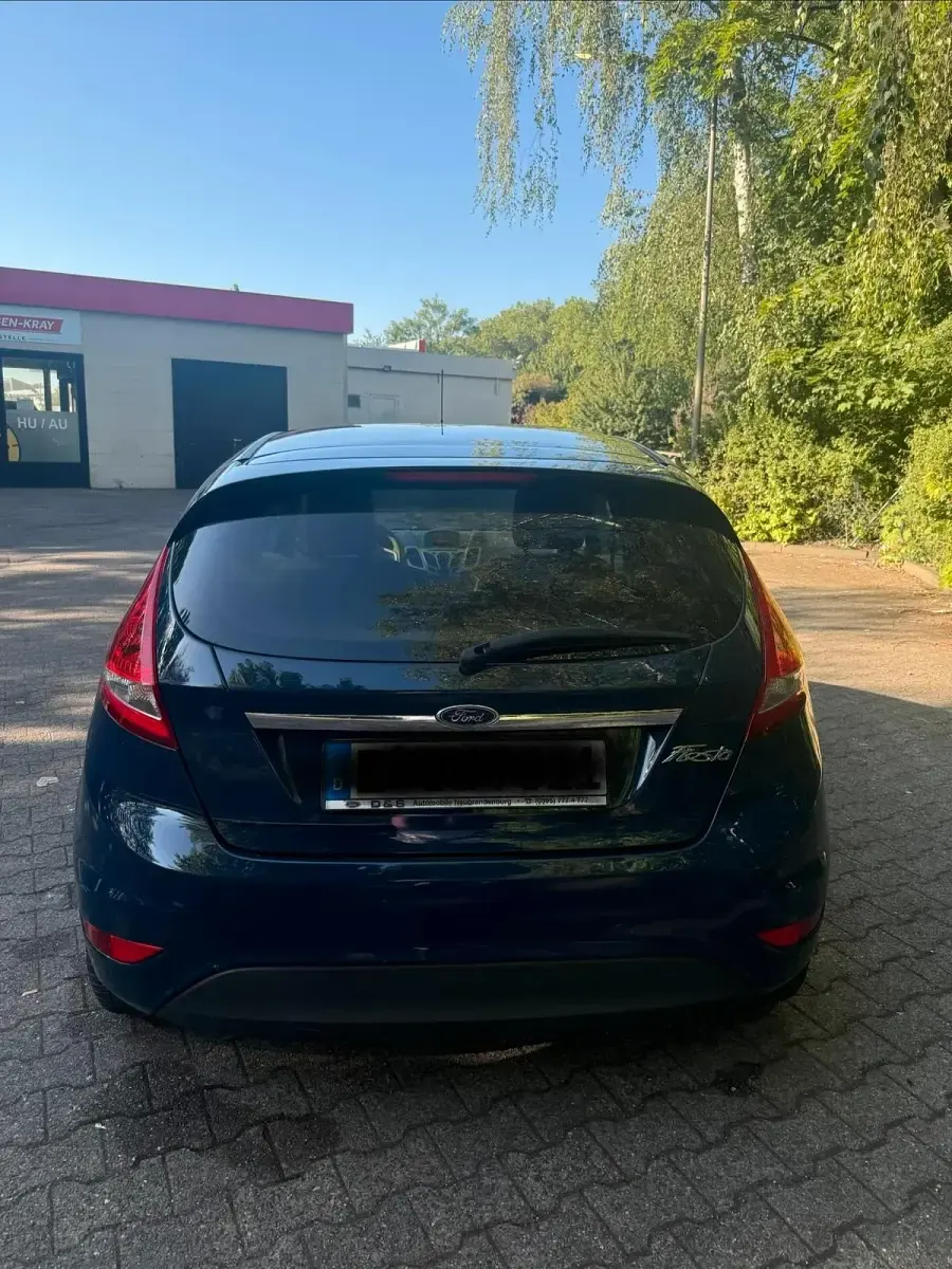 Gebraucht Ford Fiesta Titanium 82 PS (60 kW) 2009 Blau Kleinwagen