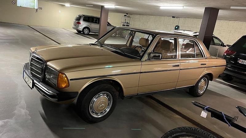 Gold Gebraucht 1984 Mercedes E230 Limousine | 9.999 € - Bild 1/4