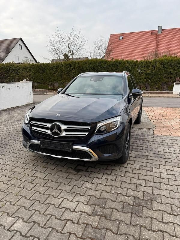 Blau Gebraucht 2017 Mercedes GLC350 Exclusive SUV | 30.499 € (Teuer) - Bild 1/4