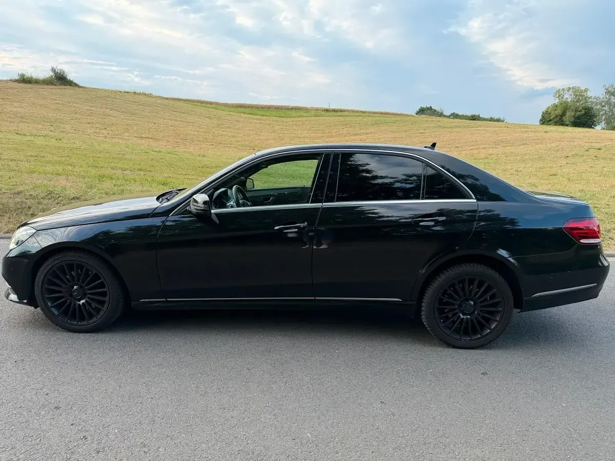 Gebraucht Mercedes E220 170 PS (125 kW) 2014 Schwarz Limousine