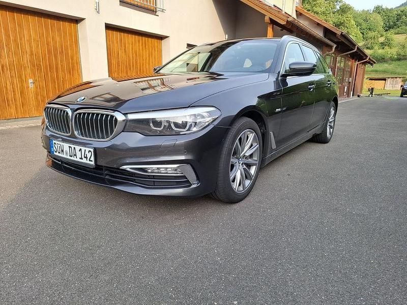 Grau Gebraucht 2018 BMW 540 Luxury Line Kombi | 23.590 € (Fairer Preis) - Bild 1/4