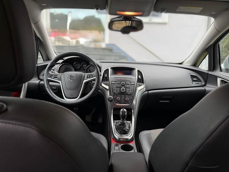 Gebraucht Opel Astra Edition 101 PS (74 kW) 2011 Silber Limousine