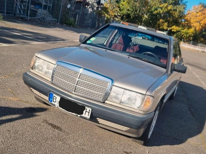 Grau Gebraucht 1991 Mercedes 190 Limousine | 5.400 € - Bild 1/4