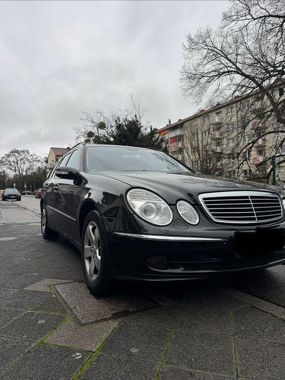 Gebraucht Mercedes E280 Avantgarde 177 PS (130 kW) 2006 Schwarz Limousine