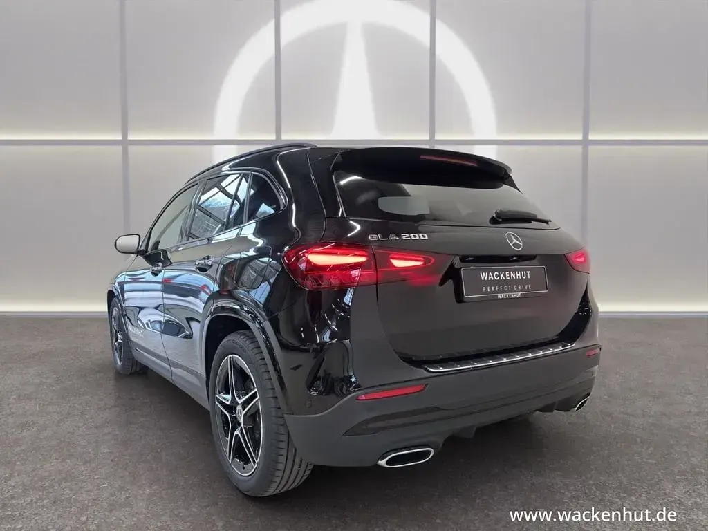 Gebraucht Mercedes GLA200 Advanced Plus 163 PS (119 kW) 2026 Schwarz SUV