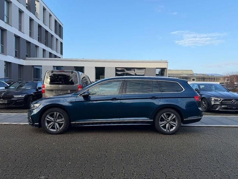 Gebraucht VW Passat R-line Plus 200 PS (147 kW) 2022 Blau Kombi