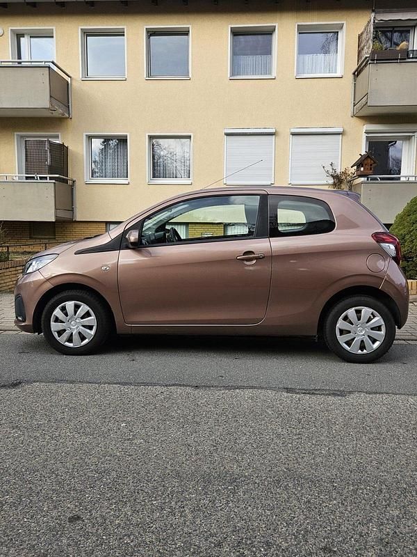 Gebraucht Peugeot 108 69 PS (50 kW) 2015 Gold Kleinwagen