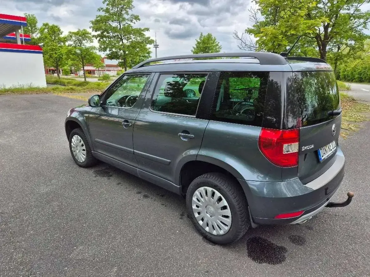 Gebraucht Skoda Yeti Joy 150 PS (110 kW) 2016 Grau SUV