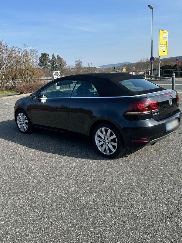 Gebraucht VW Golf 105 PS (77 kW) 2011 Schwarz Cabrio