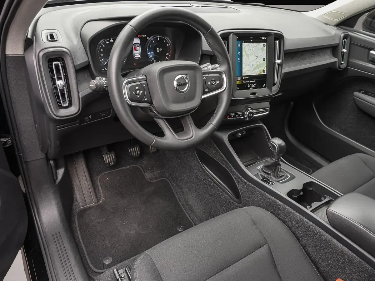 Gebraucht Volvo XC40 Momentum 129 PS (94 kW) 2021 Manufacturer SUV