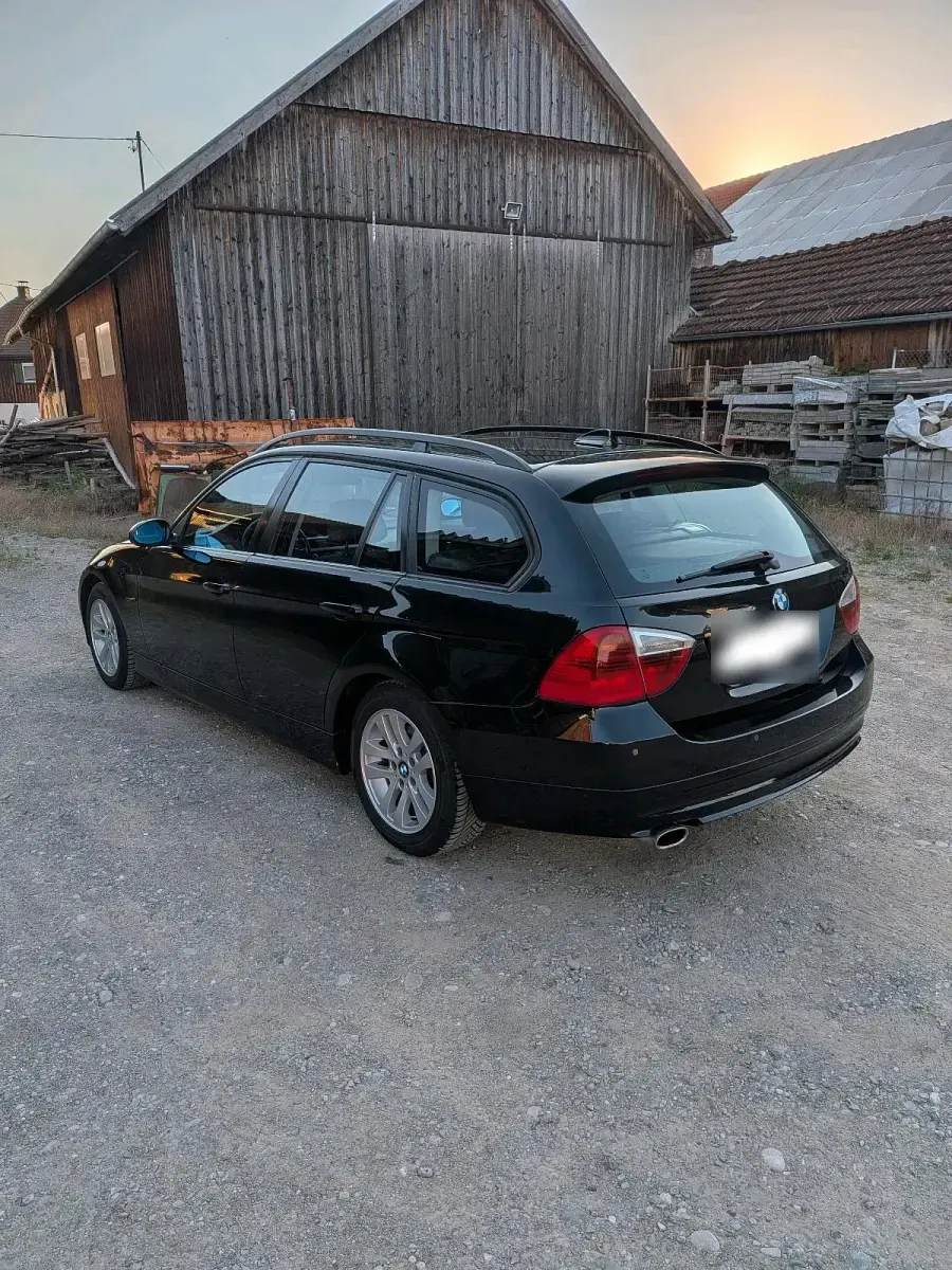 Gebraucht BMW 318 143 PS (105 kW) 2007 Schwarz Kombi