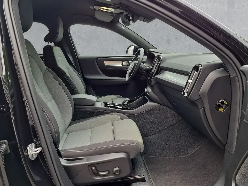 Gebraucht Volvo XC40 Business Edition 163 PS (119 kW) 2025 Schwarz SUV