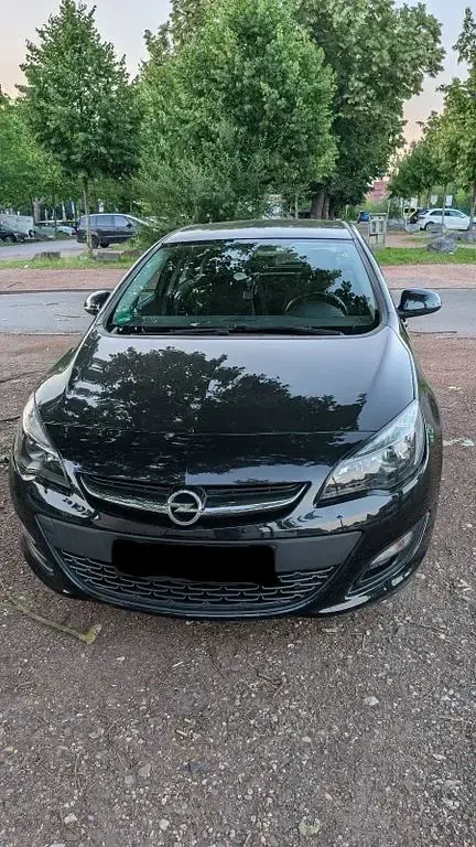 Gebraucht Opel Astra Selection 116 PS (85 kW) 2015 Schwarz Limousine