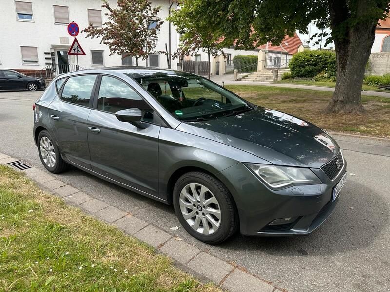 Grau Gebraucht 2013 Seat Leon Limousine | 7.000 € (Guter Preis) - Bild 1/4