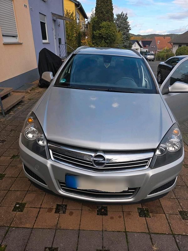 Silber Gebraucht 2010 Opel Astra Edition Kombi | 900 € (Superpreis) - Bild 1/4