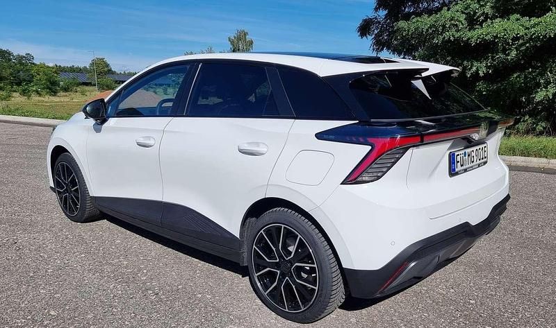 Weiß Gebraucht 2023 MG MG4 EV Luxury Kleinwagen | 19.995 € (Fairer Preis) - Bild 1/4