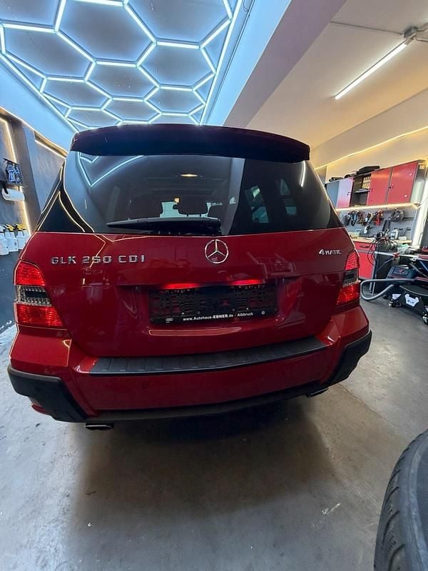 Gebraucht Mercedes GLK250 204 PS (150 kW) 2010 Rot SUV