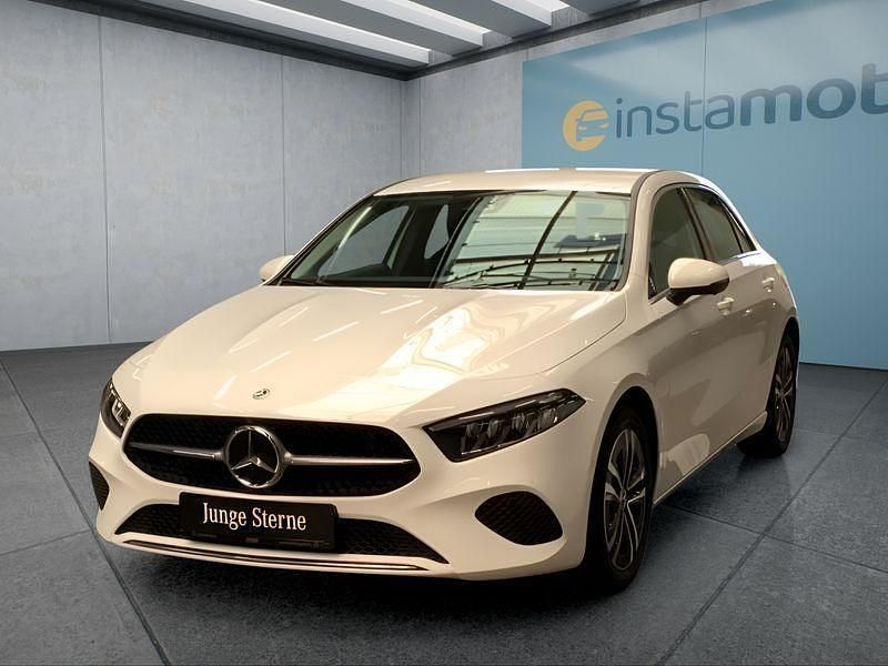 Weiß Gebraucht 2024 Mercedes A180 Limousine | 29.699 € (Fairer Preis) - Bild 1/4