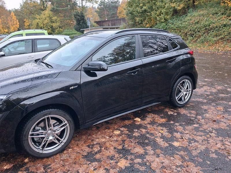Schwarz Gebraucht 2021 Hyundai Kona Prime SUV | 22.900 € (Fairer Preis) - Bild 1/4