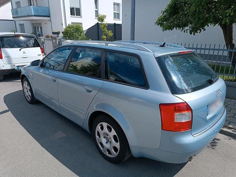 Gebraucht Audi A4 136 PS (100 kW) 2004 Blau Kombi