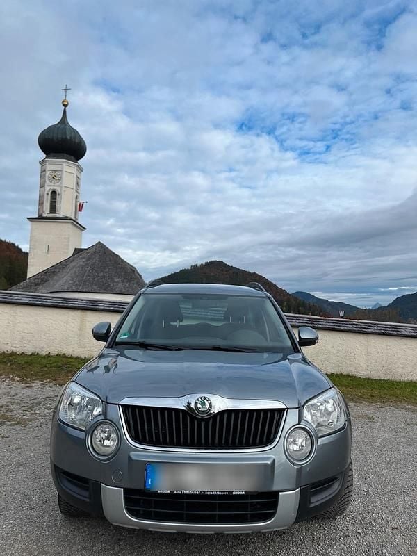 Grau Gebraucht 2012 Skoda Yeti SUV | 3.500 € (Superpreis) - Bild 1/4