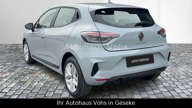 Neu Renault Clio V 91 PS (66 kW) 2026 Grau Limousine