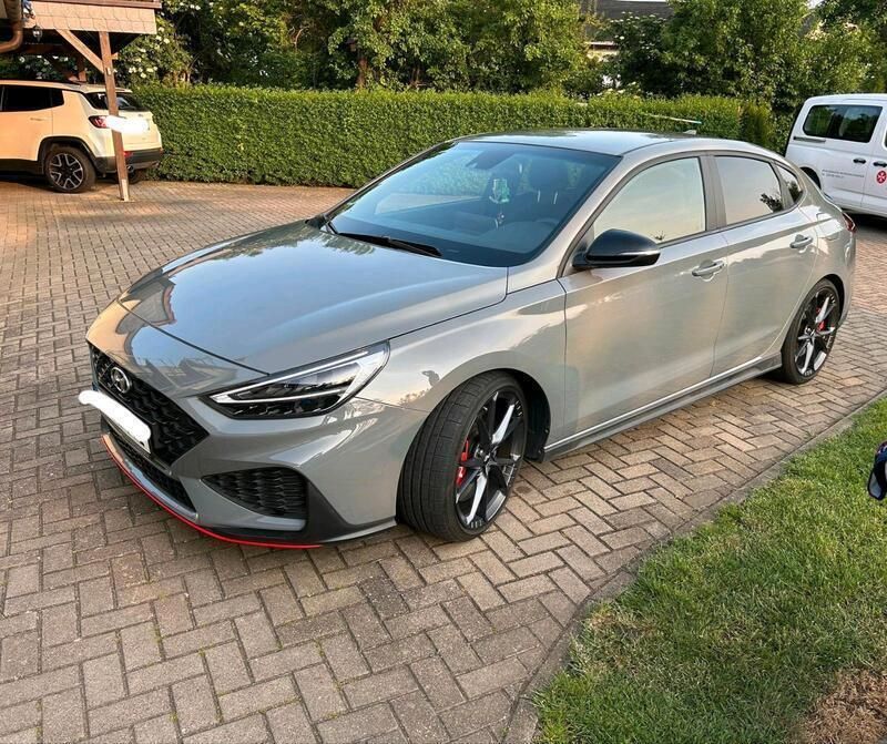 Grau Gebraucht 2022 Hyundai i30 N Performance Limousine | 32.990 € (Etwas zu teuer) - Bild 1/4