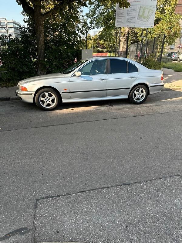 Gebraucht BMW 520 150 PS (110 kW) 1997 Silber Limousine