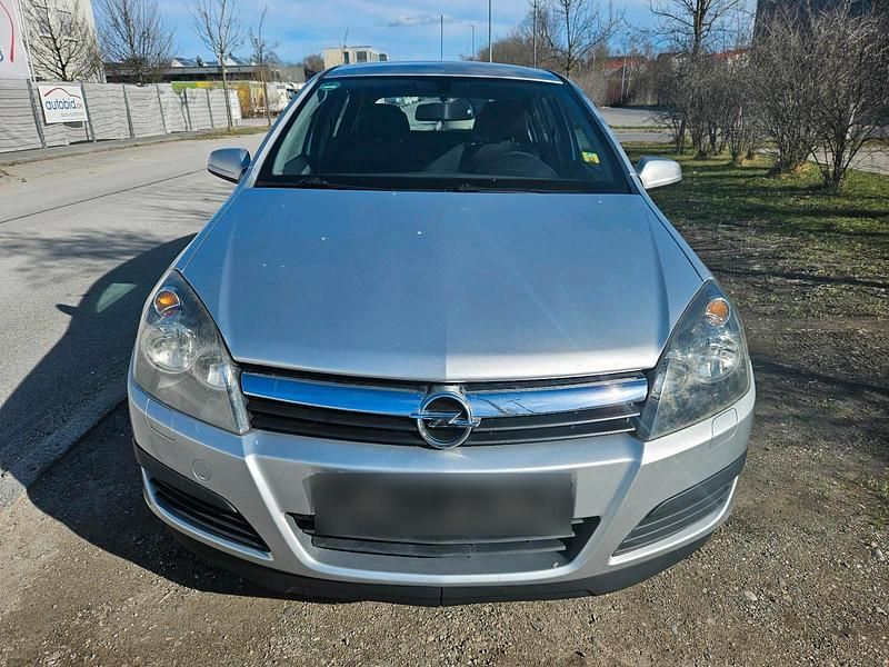 Gebraucht Opel Astra 101 PS (74 kW) 2005 Silber Limousine