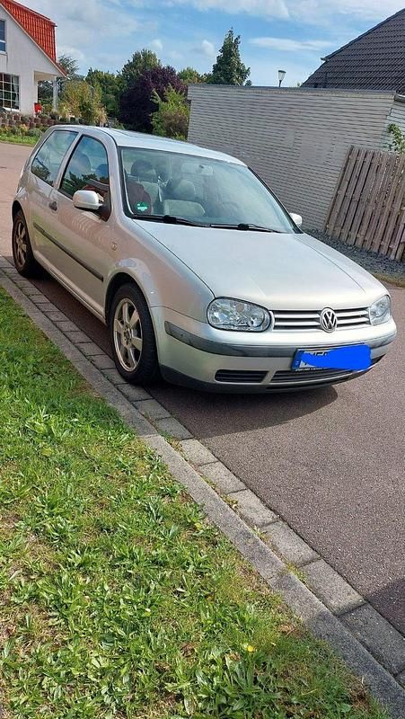 Silber Gebraucht 2000 VW Golf IV Basis Kleinwagen | 500 € (Superpreis) - Bild 1/2