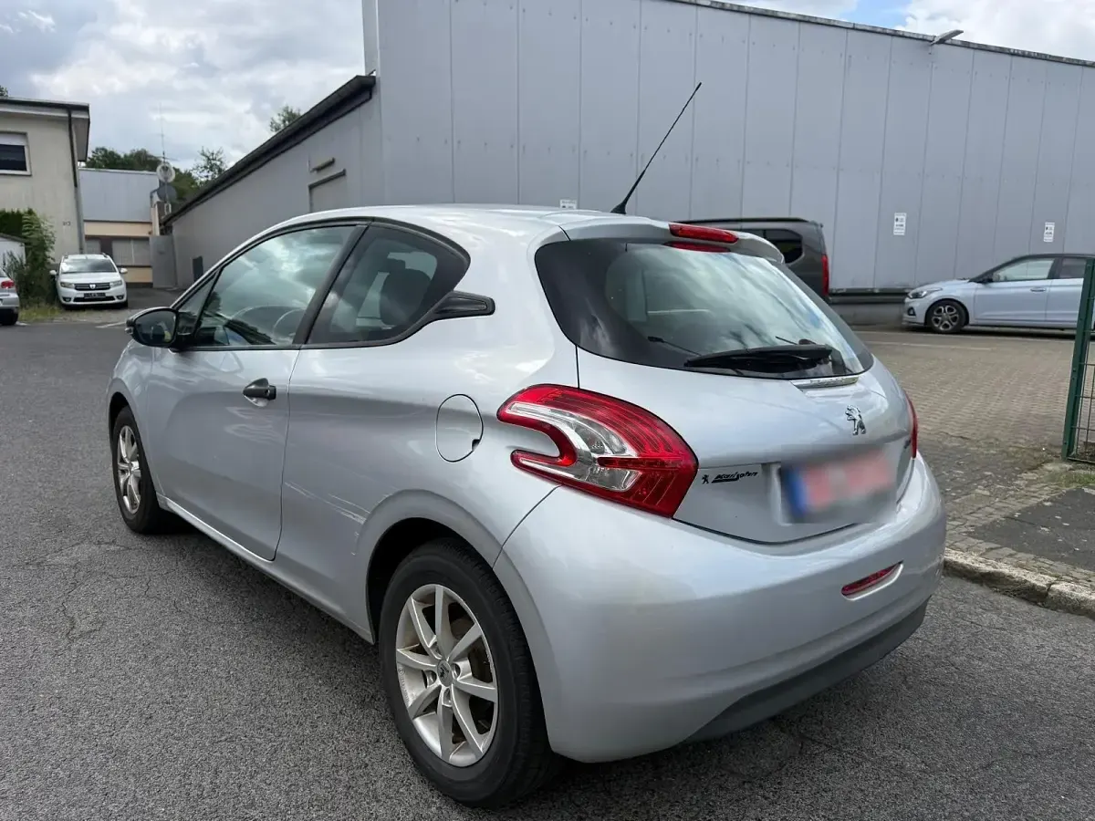 Gebraucht Peugeot 208 65 PS (47 kW) 2013 Grau Kleinwagen