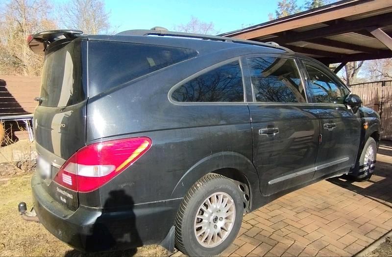 Gebraucht Ssangyong (KGM) Rodius 163 PS (119 kW) 2006 Schwarz Van / Kleinbus