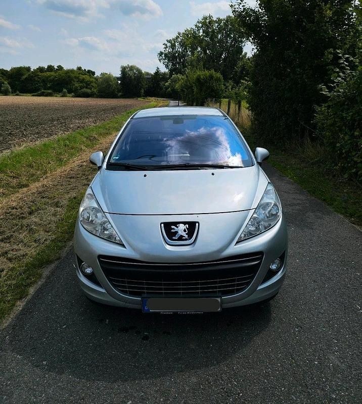 Silber Gebraucht 2011 Peugeot 207 Kleinwagen | 3.700 € (Fairer Preis) - Bild 1/4