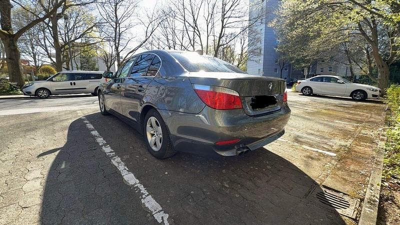 Gebraucht BMW 523 177 PS (130 kW) 2007 Grau Limousine