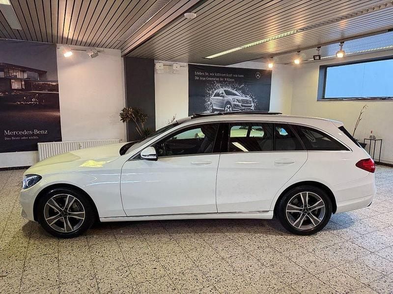 Weiß Gebraucht 2016 Mercedes C250 Avantgarde Limousine | 21.895 € (Fairer Preis) - Bild 1/4