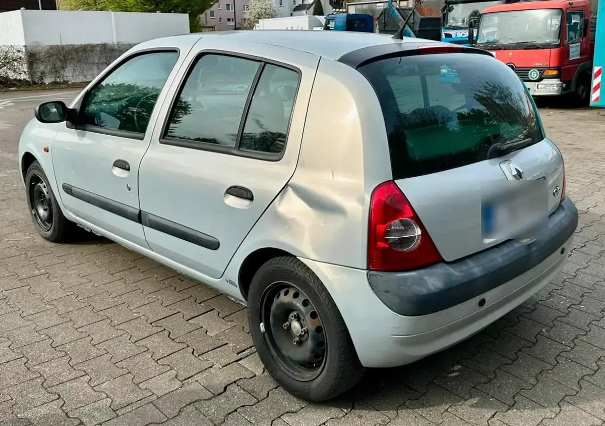Gebraucht Renault Clio II 90 PS (66 kW) 2002 Blau Kleinwagen