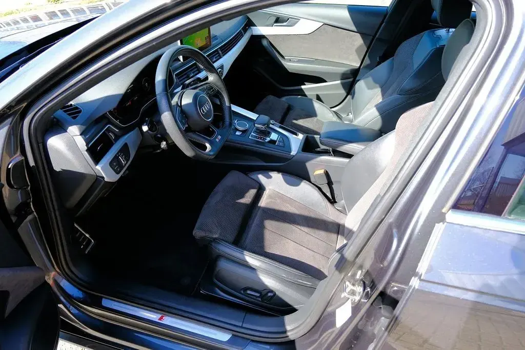 Gebraucht Audi A4 S-Line 150 PS (110 kW) 2019 Grau Limousine