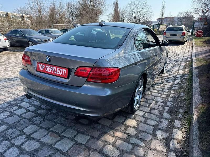Gebraucht BMW 320 170 PS (125 kW) 2011 Spacegrau metallic Coupé