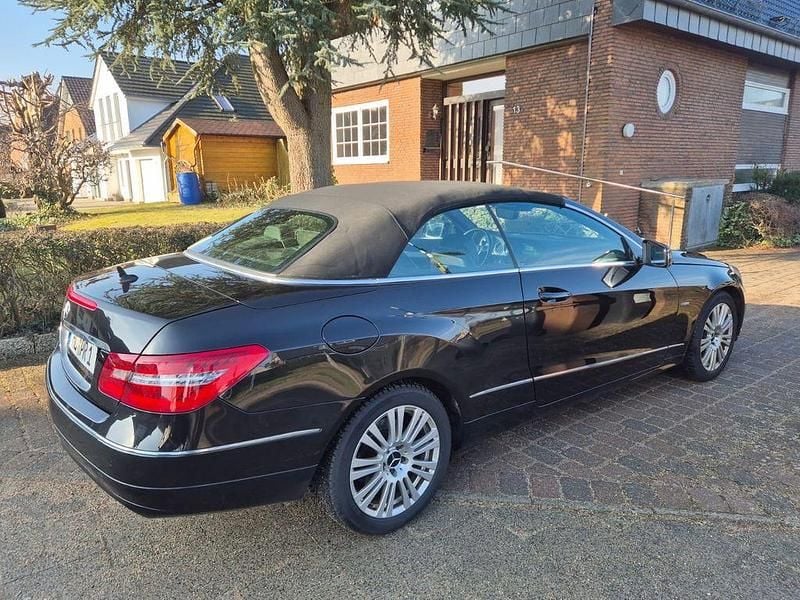 Gebraucht Mercedes E200 Elegance 184 PS (135 kW) 2012 Schwarz Cabrio