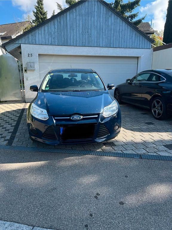 Blau Gebraucht 2012 Ford Focus Trend Limousine | 2.950 € (Fairer Preis) - Bild 1/4