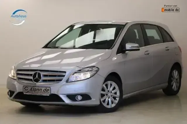 Gebraucht Mercedes B180 122 PS (89 kW) 2012 Silber Kleinwagen