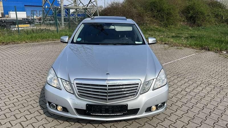 Gebraucht Mercedes E220 Elegance 170 PS (125 kW) 2011 Silber Limousine