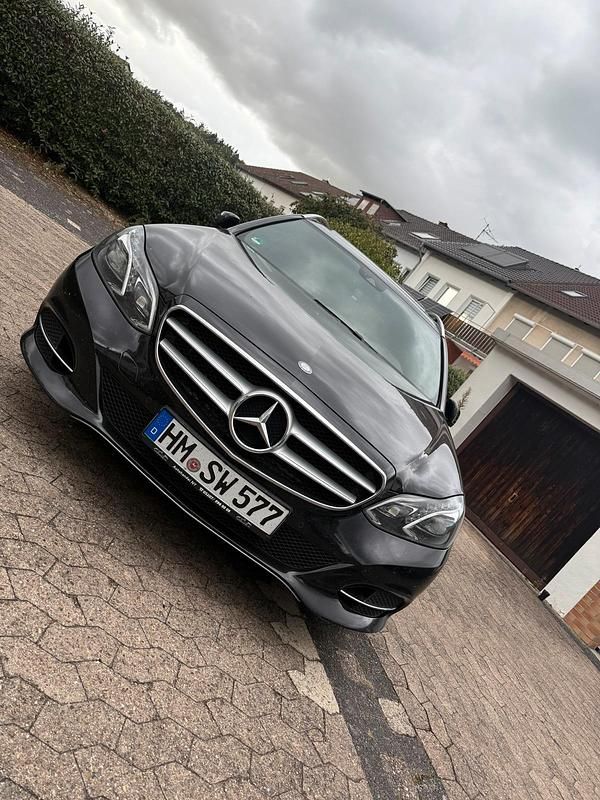 Schwarz Gebraucht 2015 Mercedes E250 Avantgarde Kombi | 14.250 € (Guter Preis) - Bild 1/4