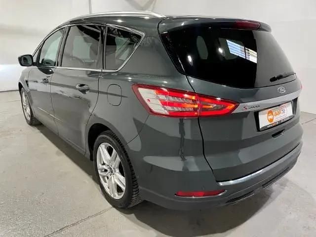 Grün Gebraucht 2018 Ford S-MAX Titanium Van / Kleinbus | 16.750 € (Fairer Preis) - Bild 1/3