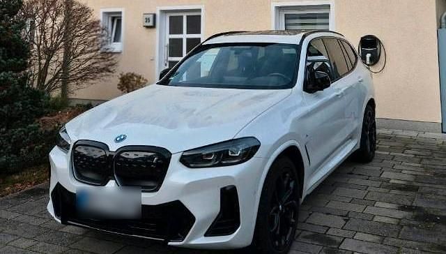 Gebraucht BMW iX3 Impressive 205 kW (280 PS) 2023 Weiß SUV