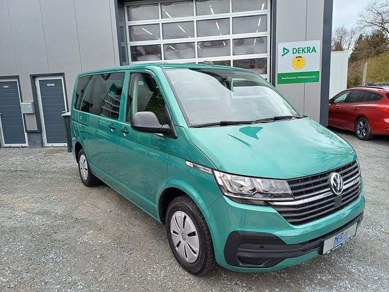 Gebraucht VW Multivan Trendline 110 PS (80 kW) 2021 Grün Van