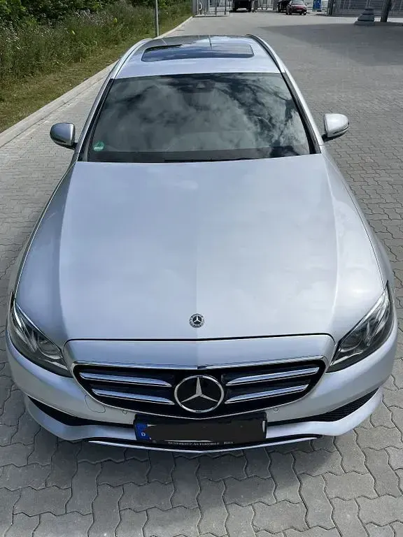 Gebraucht Mercedes E220 194 PS (142 kW) 2019 Silber Limousine